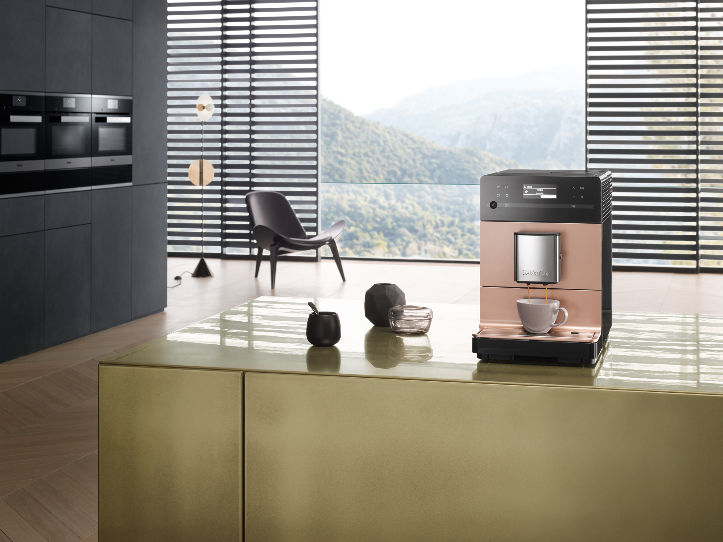 <strong>Miele Exclusive Collection CM5500 Rose Gold Coffee Machine</strong>